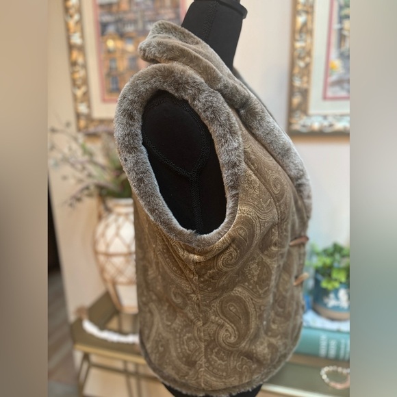 J. JILL PLUSH PAISLEY PRINT BROWN AND GRAY FAUX FUR COZY VEST SZ S - Picture 4 of 9